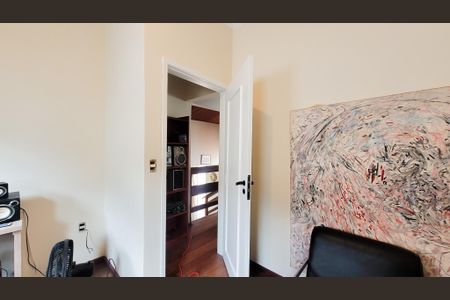 Casa de condomínio à venda com 257m², 4 quartos e 4 vagasQuarto 1