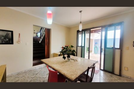 Casa de condomínio à venda com 257m², 4 quartos e 4 vagasCopa