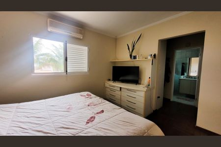 Casa de condomínio à venda com 257m², 4 quartos e 4 vagasSuíte