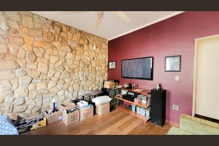 Casa de condomínio à venda com 257m², 4 quartos e 4 vagasSala