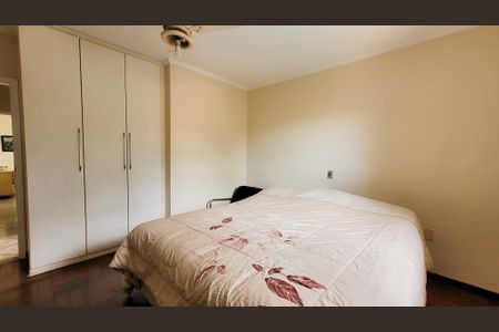 Casa de condomínio à venda com 257m², 4 quartos e 4 vagasSuíte