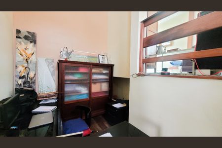 Casa de condomínio à venda com 257m², 4 quartos e 4 vagasEscritório