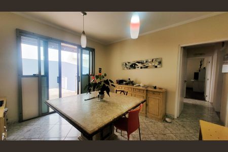 Casa de condomínio à venda com 257m², 4 quartos e 4 vagasCopa