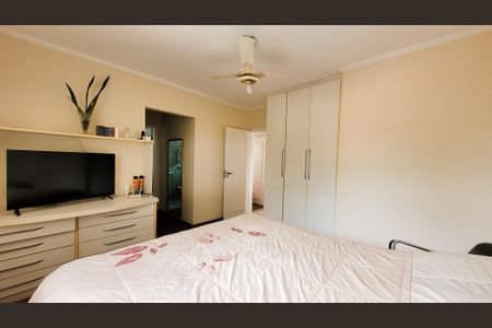 Casa de condomínio à venda com 257m², 4 quartos e 4 vagasSuíte