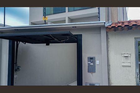 Casa à venda com 180m², 3 quartos e 5 vagas Casa à venda com 180m², 3 quartos e 5 vagasFachada