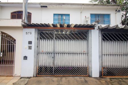 Casa à venda com 113m², 2 quartos e 1 vaga Casa à venda com 113m², 2 quartos e 1 vagaFachada