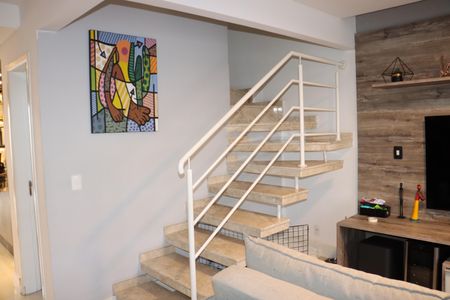 Casa de condomínio para alugar com 110m², 3 quartos e 2 vagasEscada