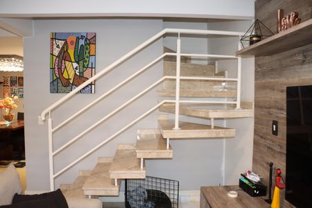 Casa de condomínio para alugar com 110m², 3 quartos e 2 vagasEscada