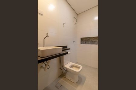 Casa à venda com 85m², 2 quartos e 2 vagasBanheiro Suíte 1