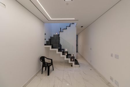 Casa à venda com 85m², 2 quartos e 2 vagasSala