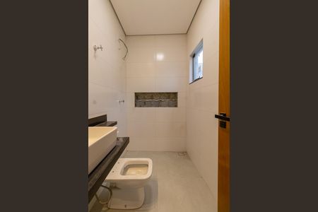 Casa à venda com 85m², 2 quartos e 2 vagasBanheiro Suíte 1