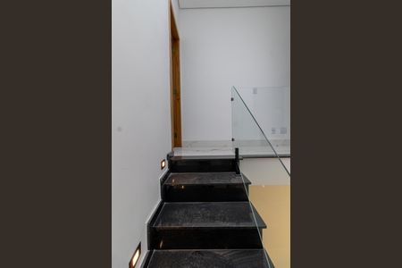 Escada de casa à venda com 2 quartos, 85m² em Vila Granada, São Paulo