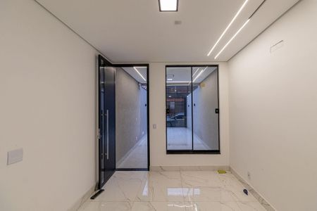 Casa à venda com 85m², 2 quartos e 2 vagasSala