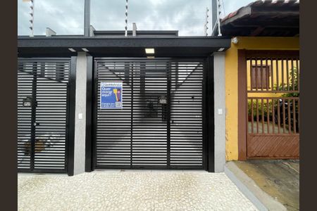 Casa à venda com 85m², 2 quartos e 2 vagasFachada