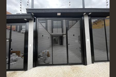 Casa à venda com 85m², 2 quartos e 2 vagas Casa à venda com 85m², 2 quartos e 2 vagasFachada