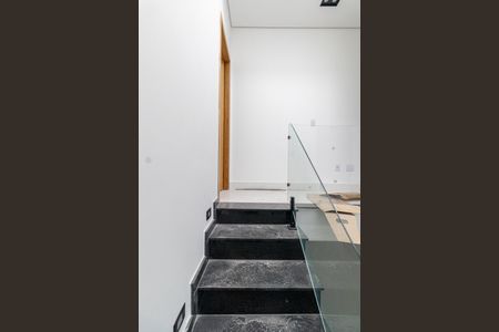 Escada de casa para alugar com 2 quartos, 85m² em Vila Granada, São Paulo