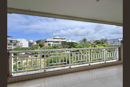 Apartamento para alugar com 120m², 3 quartos e 3 vagas Apartamento para alugar com 120m², 3 quartos e 3 vagasVaranda