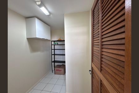 Apartamento para alugar com 120m², 3 quartos e 3 vagas Apartamento para alugar com 120m², 3 quartos e 3 vagasQuarto de Serviço