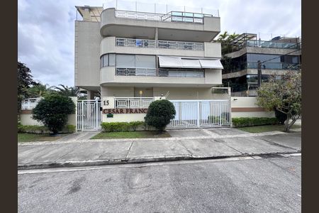 Apartamento para alugar com 120m², 3 quartos e 3 vagas Apartamento para alugar com 120m², 3 quartos e 3 vagasFachada