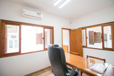 Casa à venda com 200m², 4 quartos e 3 vagas Casa à venda com 200m², 4 quartos e 3 vagasSuíte