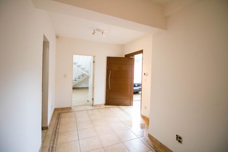 Casa à venda com 200m², 4 quartos e 3 vagas Casa à venda com 200m², 4 quartos e 3 vagasHall de Entrada