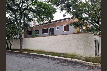 Casa à venda com 200m², 4 quartos e 3 vagas Casa à venda com 200m², 4 quartos e 3 vagasFachada