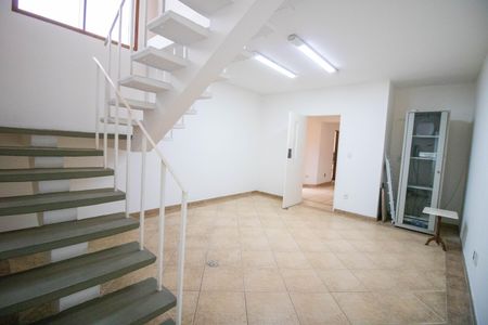 Casa à venda com 200m², 4 quartos e 3 vagas Casa à venda com 200m², 4 quartos e 3 vagasSala