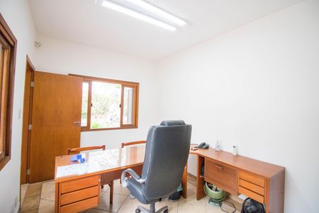 Casa à venda com 200m², 4 quartos e 3 vagas Casa à venda com 200m², 4 quartos e 3 vagasSuíte