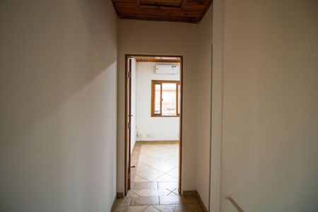 Casa à venda com 200m², 4 quartos e 3 vagas Casa à venda com 200m², 4 quartos e 3 vagasCorredor