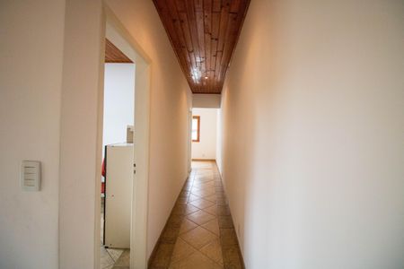 Casa à venda com 200m², 4 quartos e 3 vagas Casa à venda com 200m², 4 quartos e 3 vagasCorredor