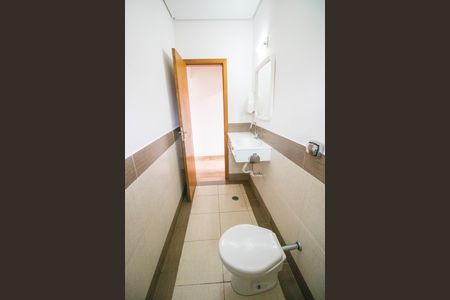 Casa à venda com 200m², 4 quartos e 3 vagas Casa à venda com 200m², 4 quartos e 3 vagasBanheiro 3