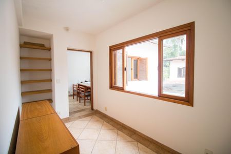 Casa à venda com 200m², 4 quartos e 3 vagas Casa à venda com 200m², 4 quartos e 3 vagasCloset da suíte