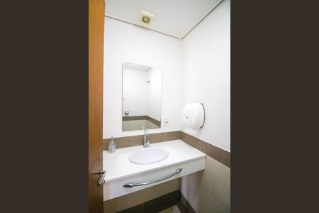 Casa à venda com 200m², 4 quartos e 3 vagas Casa à venda com 200m², 4 quartos e 3 vagasBanheiro 1