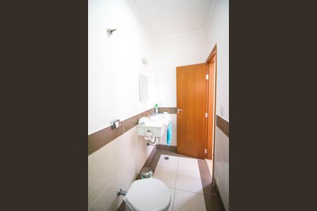 Casa à venda com 200m², 4 quartos e 3 vagas Casa à venda com 200m², 4 quartos e 3 vagasBanheiro da Suíte