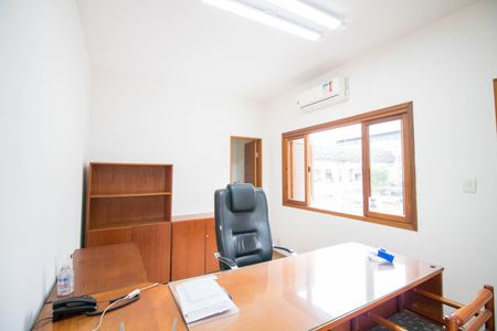 Casa à venda com 200m², 4 quartos e 3 vagas Casa à venda com 200m², 4 quartos e 3 vagasSuíte