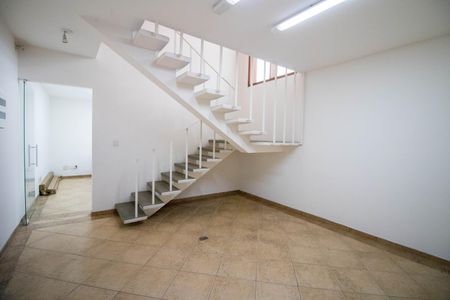 Casa à venda com 200m², 4 quartos e 3 vagas Casa à venda com 200m², 4 quartos e 3 vagasSala