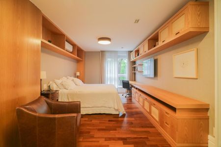 Apartamento à venda com 240m², 3 quartos e 2 vagasSuíte 3