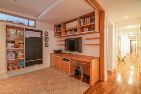 Apartamento à venda com 240m², 3 quartos e 2 vagasCorredor