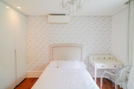 Apartamento à venda com 240m², 3 quartos e 2 vagasSuíte 2