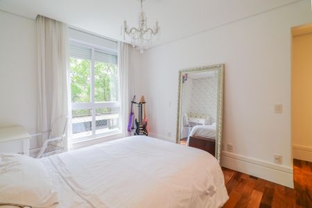 Apartamento à venda com 240m², 3 quartos e 2 vagasSuíte 2