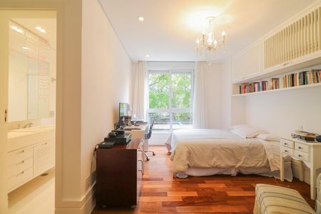 Apartamento à venda com 240m², 3 quartos e 2 vagasSuíte 1