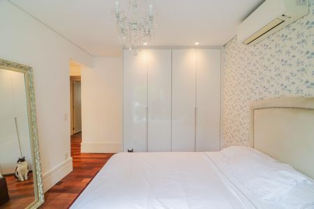 Apartamento à venda com 240m², 3 quartos e 2 vagasSuíte 2