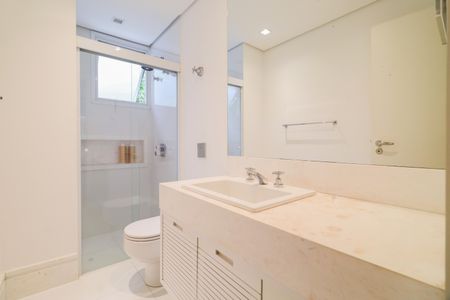 Apartamento à venda com 240m², 3 quartos e 2 vagasBanheiro da Suíte 2