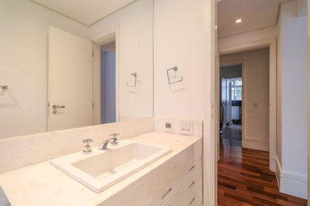 Apartamento à venda com 240m², 3 quartos e 2 vagasBanheiro da Suíte 2