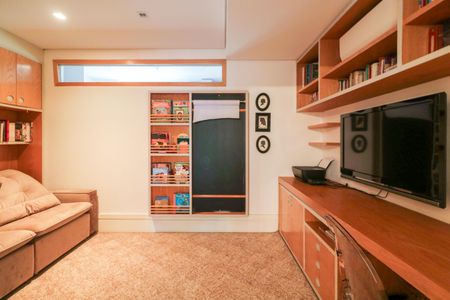 Apartamento à venda com 240m², 3 quartos e 2 vagasSala de TV