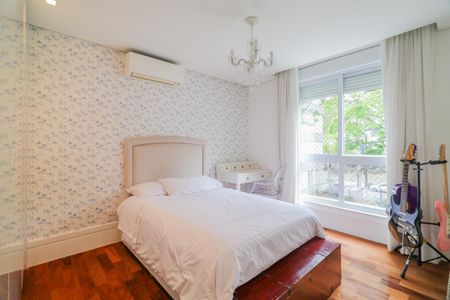 Apartamento à venda com 240m², 3 quartos e 2 vagasSuíte 2