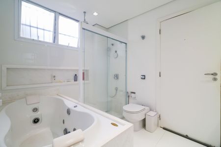 Apartamento à venda com 240m², 3 quartos e 2 vagasBanheiro da Suíte 3