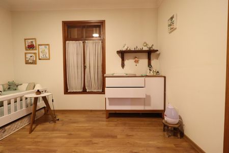 Casa de condomínio para alugar com 240m², 5 quartos e 2 vagasSuíte 3