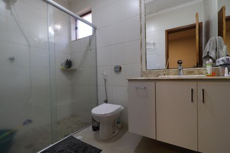 Casa de condomínio para alugar com 240m², 5 quartos e 2 vagasBanheiro da Suíte 1