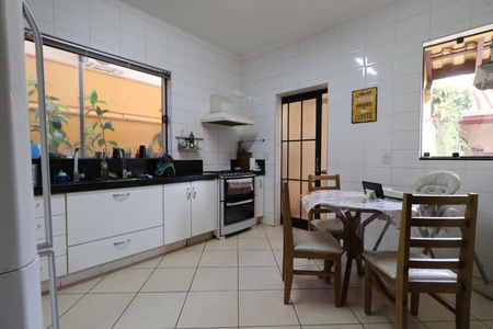 Casa de condomínio para alugar com 240m², 5 quartos e 2 vagasCozinha